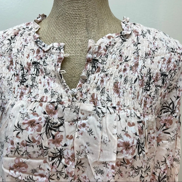 NEW rose & rhyme Floral Smocked Front Blouse M - Picture 2 of 6